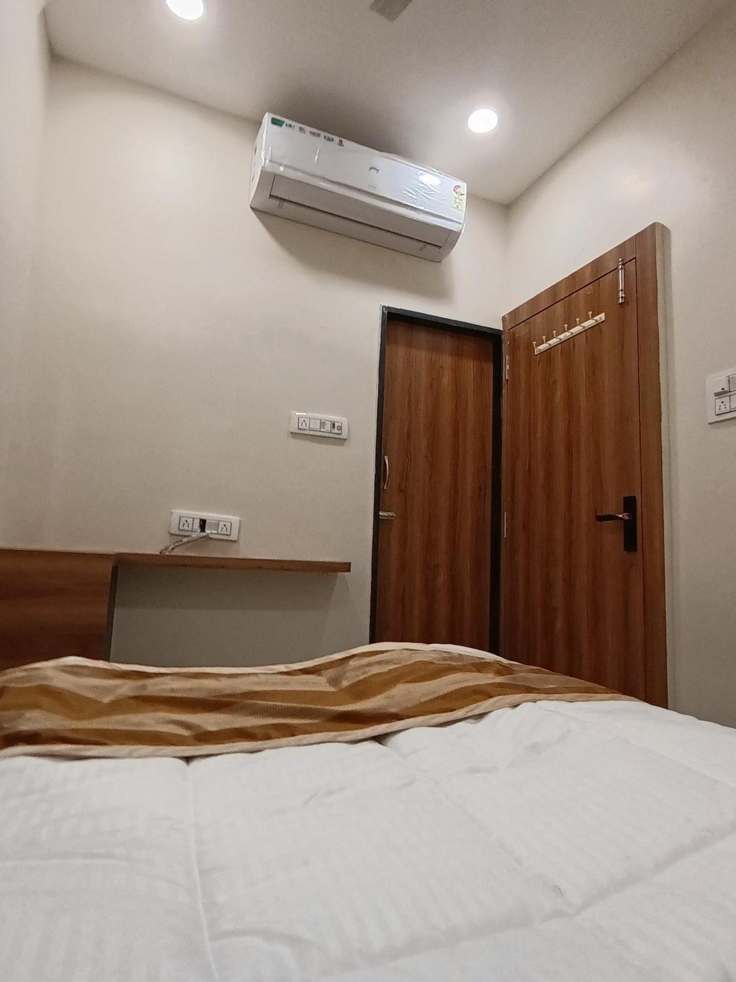 Shree Shyamraj Hotel Удджайн Екстер'єр фото