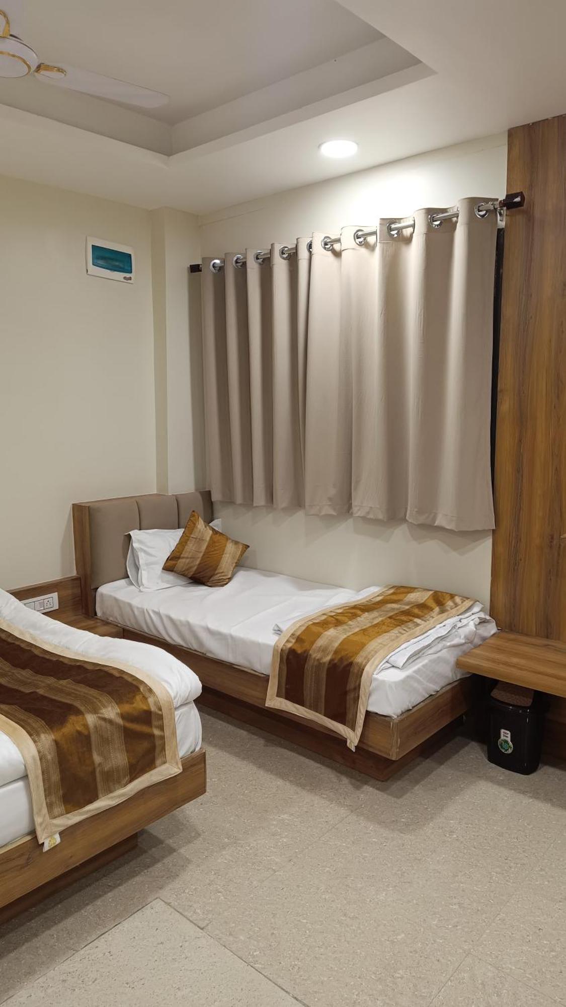 Shree Shyamraj Hotel Удджайн Екстер'єр фото