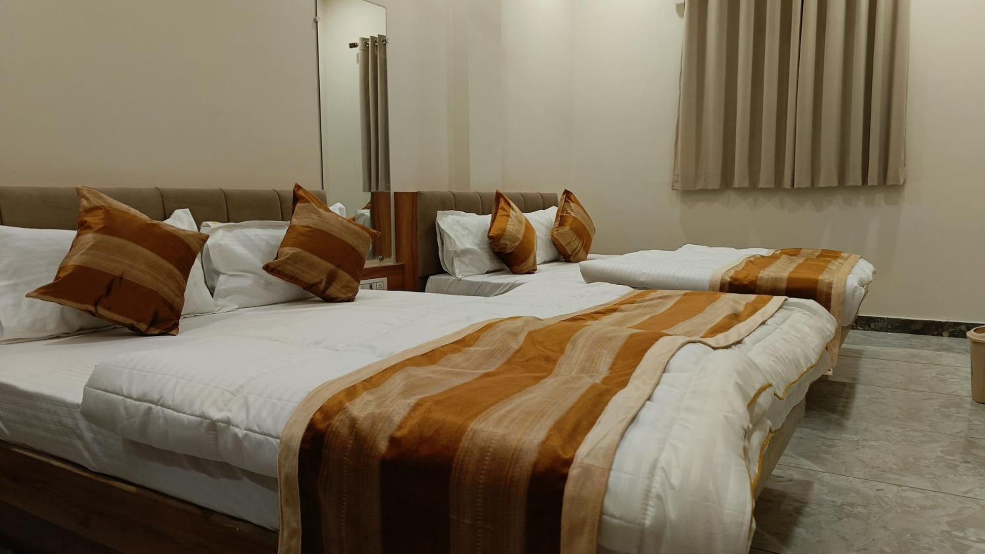 Shree Shyamraj Hotel Удджайн Екстер'єр фото